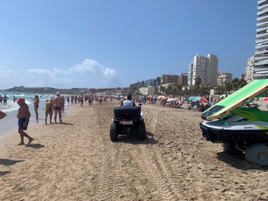 La Policía propone 66 multas por botellones e interviene en 16 fiestas en viviendas en Alicante