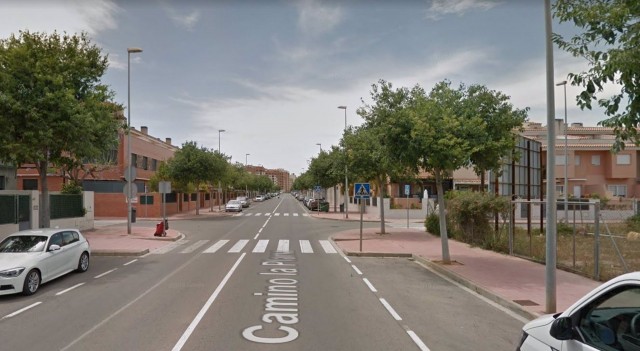 Un grave incendio en una vivienda del camí La Plana en Castelló deja un fallecido y un herido