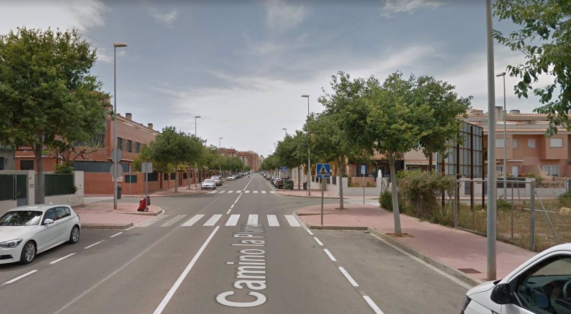 Un grave incendio en una vivienda del camí La Plana en Castelló deja un fallecido y un herido