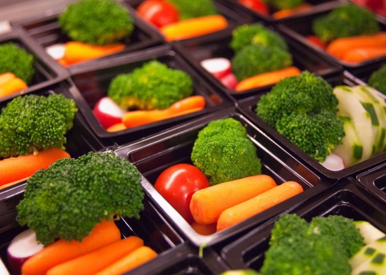 Los vegetales reducen el riesgo de enfermedad cardíaca en jóvenes y mujeres posmenopáusicas