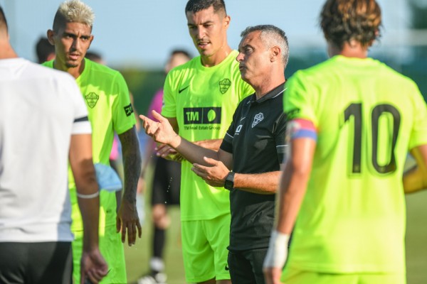 El Elche cierra la pretemporada con resultados discretos y carencias
