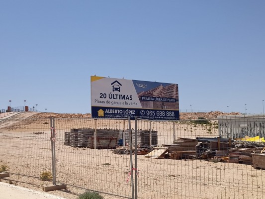 El gran solar de Arenales del Sol frente al Carabassí será un aparcamiento de pago con 278 plazas