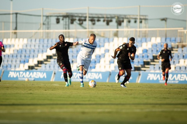 Un penalti de Vezo mata a un Levante que sigue estancado en ataque