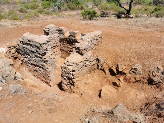 Hallan un nido de ametralladora y un polvorín en Darrere del Castell de Almenara