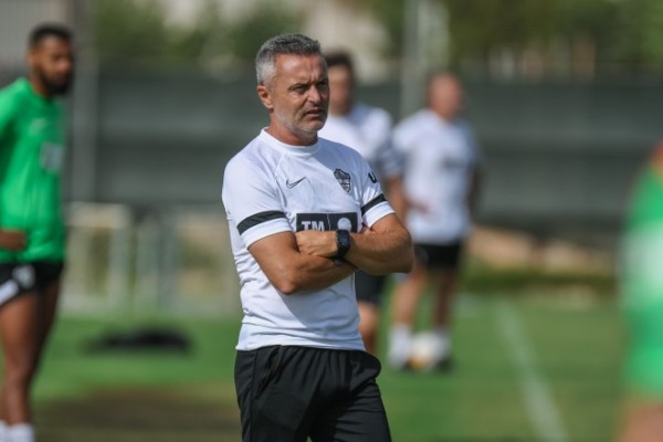 El Elche suspende el entrenamiento por un positivo