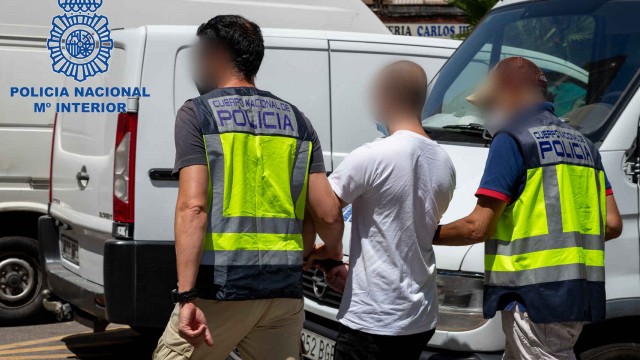 La Policía arresta a un joven neonazi por el ataque a la sede de Podemos en Cartagena