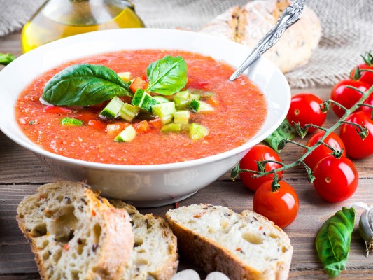 El gazpacho,  el hummus, la patata y la avena son los alimentos más saciantes