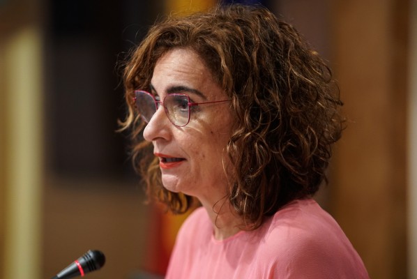 Montero pactará con las CCAA la redefinición de la población ajustada para evitar quejas de infrafinanciación