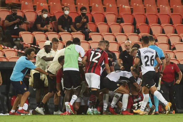 Gayà se recupera del golpe sufrido ante el Milan y está listo para la Liga

