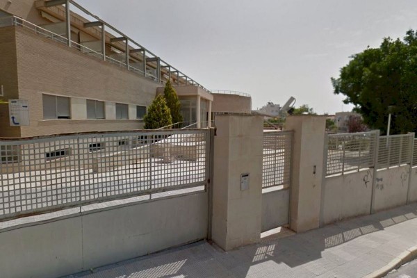 El TSJ libra a Santa Pola de pagar 7,4 millones a Caixabank por una residencia fallida