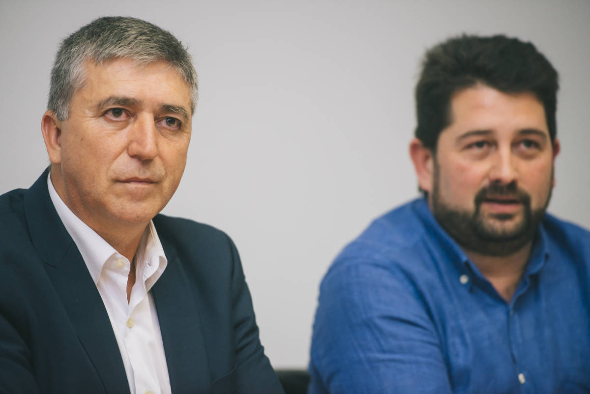 Economía suspende los artículos más polémicos de su plan de comercio para pactarlos con la patronal