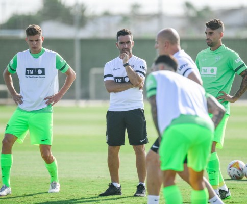 El Elche prepara su último test con las bajas de Piatti y Carrillo y la duda de Josema

