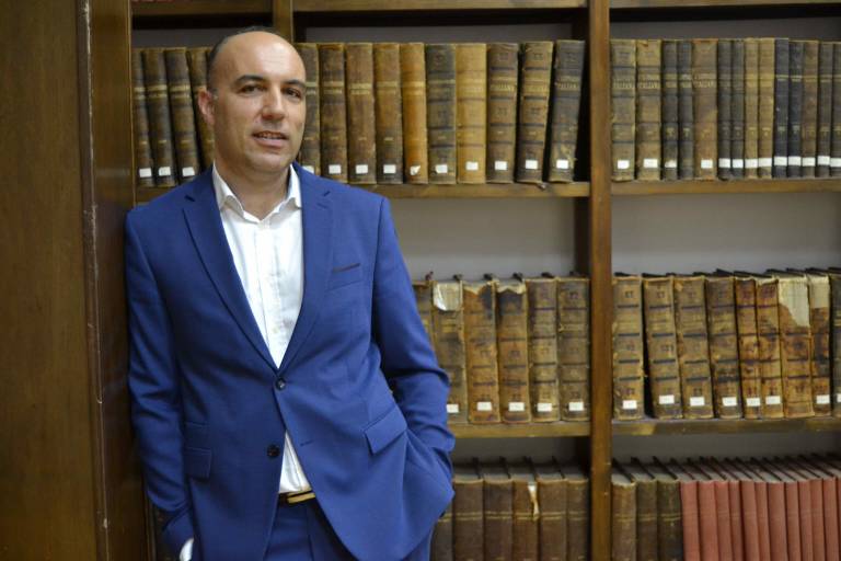 Javier Más viaja hasta la España del siglo XV con su novela 'La reina de espadas'