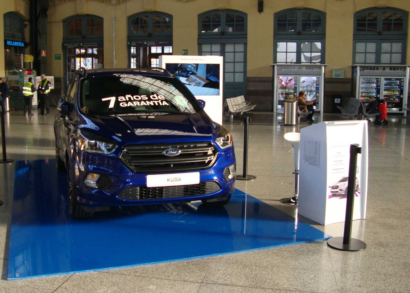 La Red Ford de Valencia saca el Ford Kuga ST-Line a la calle en Fallas