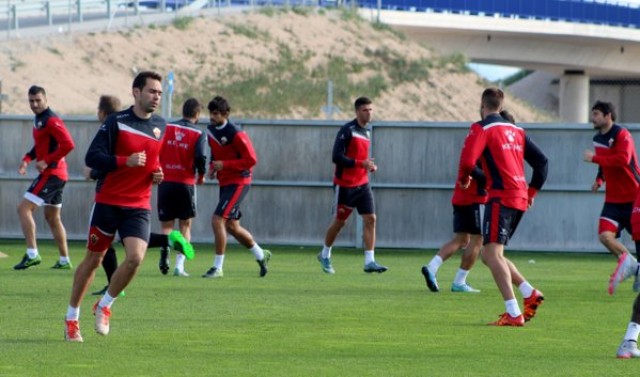 Lolo entrena con normalidad y Álvaro, Espinosa y Armando no completan sesión