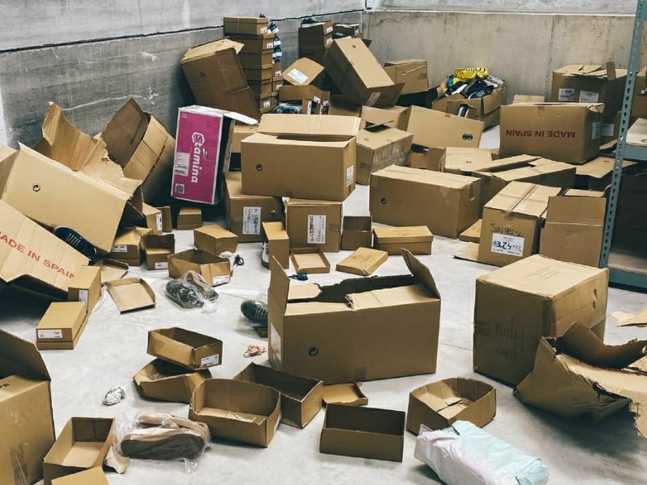La 'startup' Timpers sufre un robo de cerca de 1.000 pares de zapatillas en su almacén de Torrent
