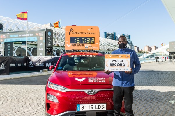 Hyundai renueva como Vehículo Oficial del
Medio Maratón y Maratón Valencia dos años más
