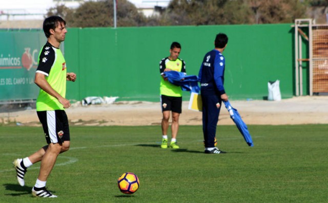 Eldin, única baja del Elche en su vuelta al trabajo