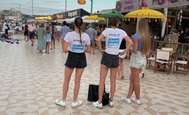 Un laboratorio 'virtual' ofrece a pie de playa 'test express' a domicilio para turistas británicos