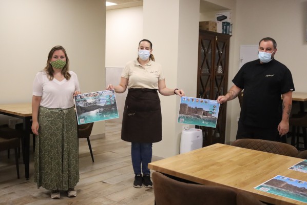 Onda reparte manteles de papel para la hostelería local poniendo en valor los rincones turísticos