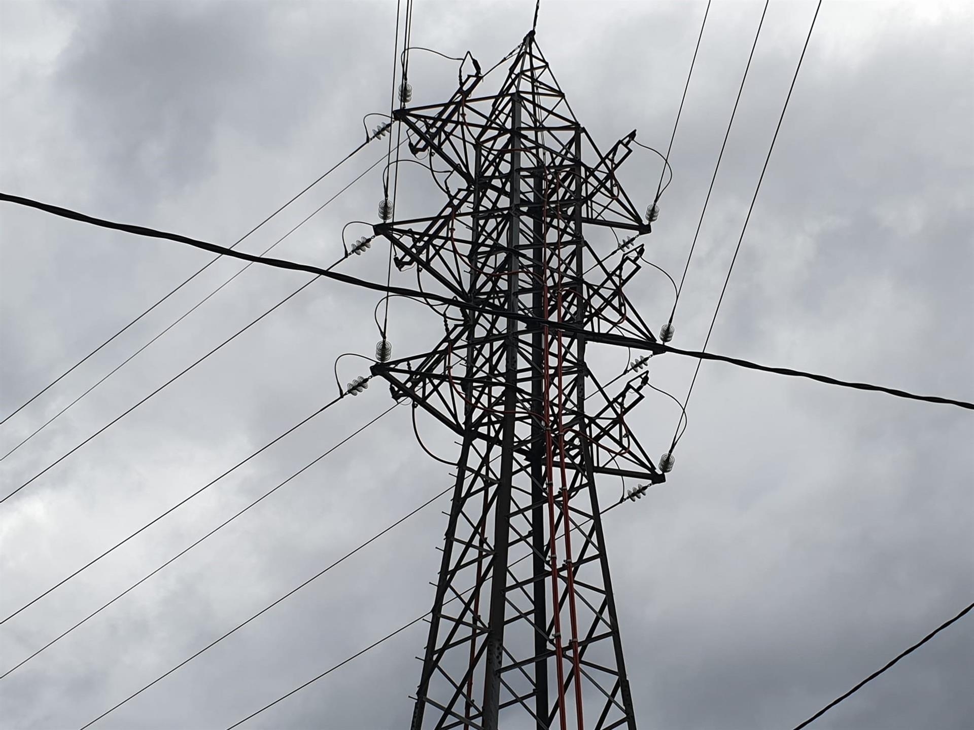 El precio de la luz se acerca a nuevos máximos históricos este martes, con 106,27 euros por MWh
