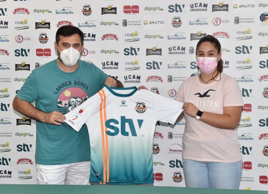 El STV Roldán, de la Primera femenina, ficha a la pívot internacional Patri, yeclana de 21 años