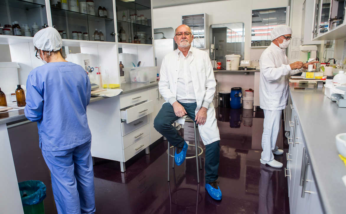 Jaime Giner, presidente del Colegio de Farmacéuticos de Valencia. Foto: EVA MÁÑEZ - 