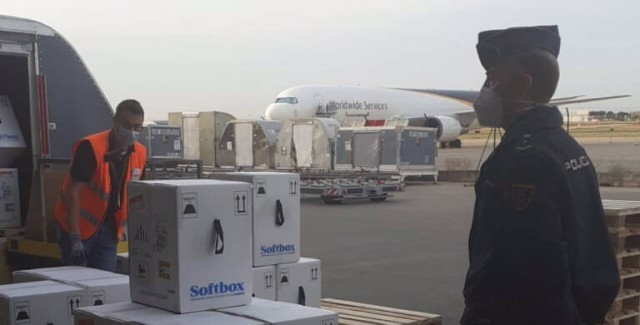 Llega a la Comunitat Valenciana un avión con más de 177.000 vacunas de Pfizer 