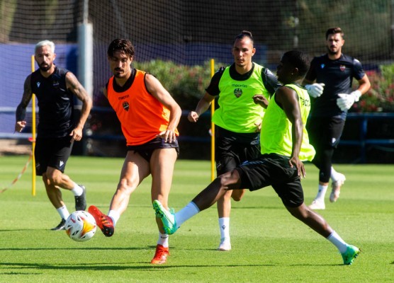 El Levante afronta la última semana de preparación con deberes por hacer
