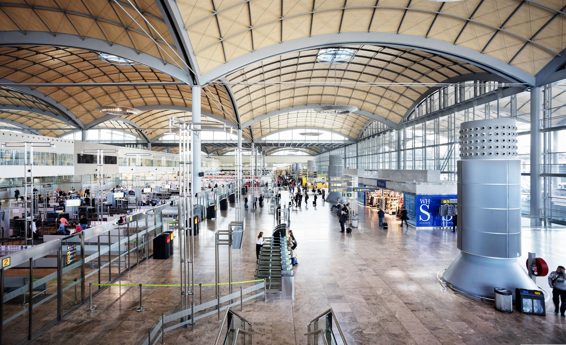 El aeropuerto de Alicante, uno de los seis de Aena con la máxima puntuación en medidas anti-Covid