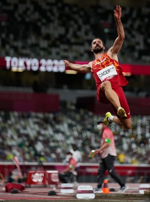 El alicantino Eusebio Cáceres a la final de longitud con un salto de 7.98
