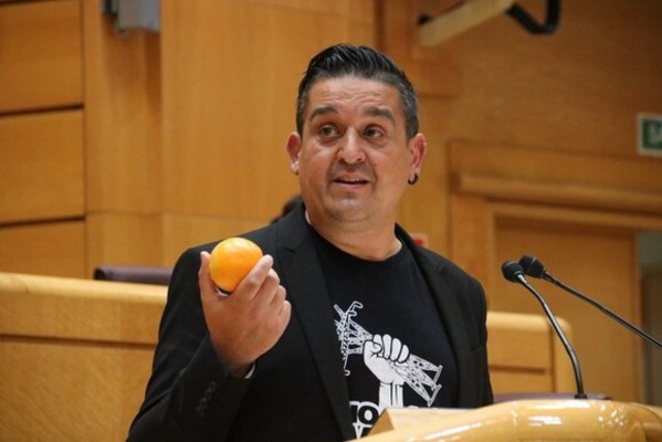 Compromís pide más inspectores para frenar la explotación de empleados en el campo valenciano
