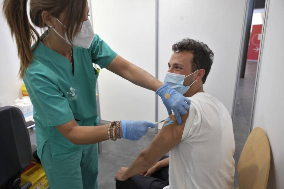 Vacunación en Castelló. (Foto: Antonio Pradas) - 