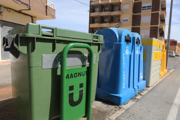 Sujetacontenedores Magnut: el invento villenense que pretende transformar el mobiliario urbano