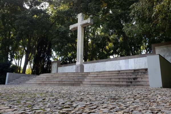 Castelló ya trabaja en los pliegos del proyecto de Urbanismo para eliminar la cruz del parque Ribalta