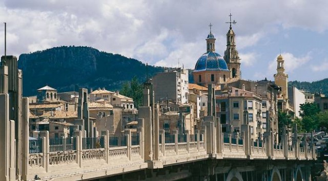 Compartir faena i beneficis: quan les treballadores d’Alcoi s’apropiaren de les seues fàbriques