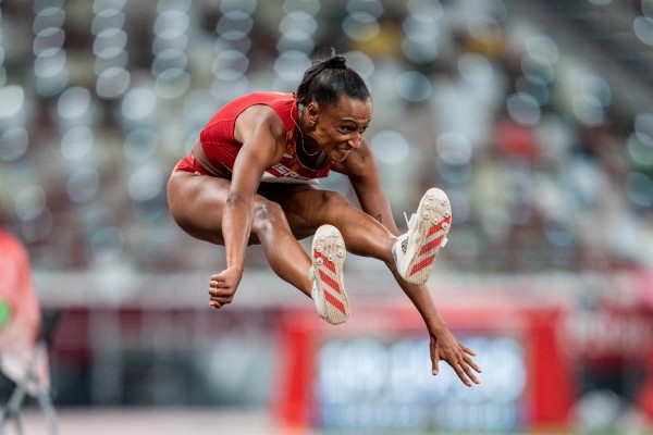 Ana Peleteiro y el 4x400 mixto se meten en sus finales