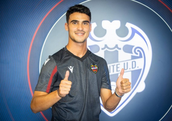 El delantero serbio Vidosavljevic jugará cedido en el Atlético Levante
