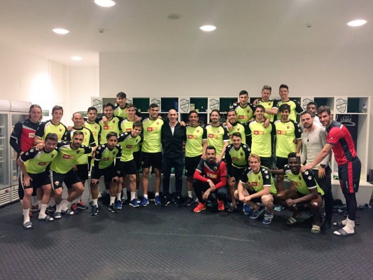 Visita de Rubiales al vestuario del Elche