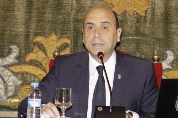 Echávarri cumple con Guanyar y anuncia una reforma municipal para desengrasar el Ayuntamiento