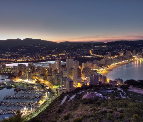 Calp prepara una ordenanza para reducir la contaminación lumínica en fachadas de edificios