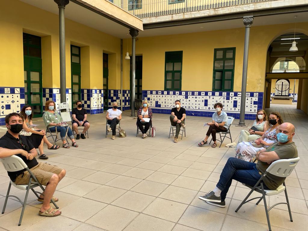 Encuentro entre representantes del Museu de Prehistòria y asociaciones del Carmen - 