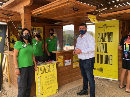 'Vivir sin plástico': la actividad de concienciación ambiental se estrena en Calblanque 