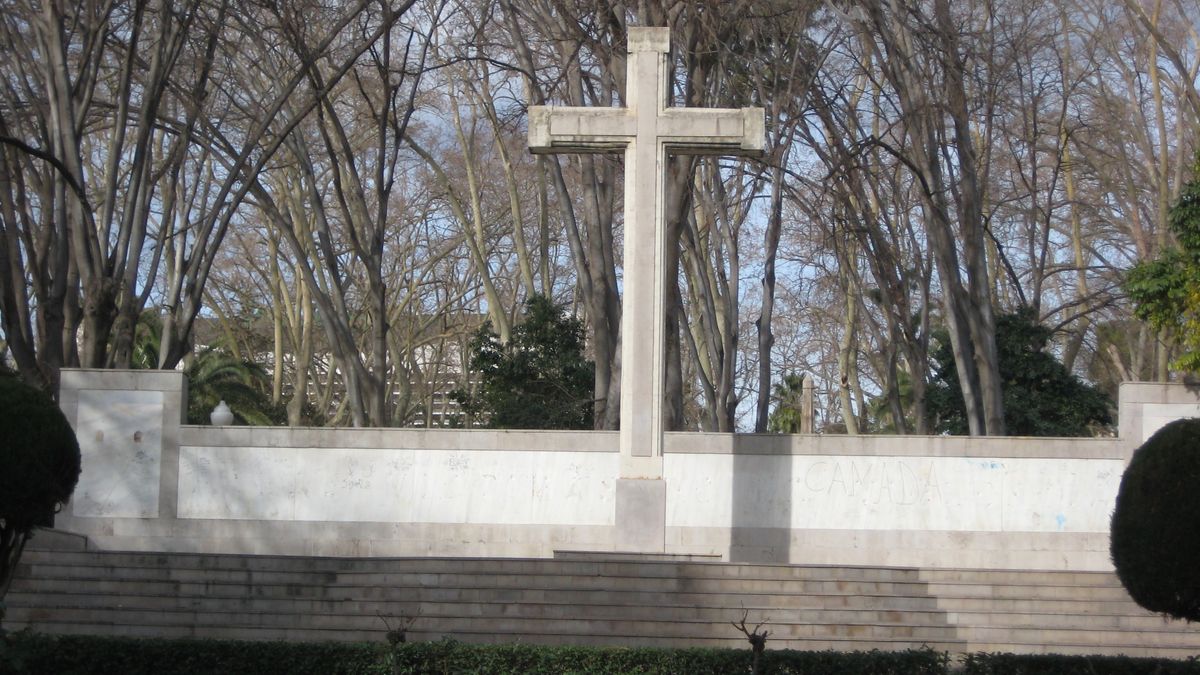 Abogados Cristianos pide a la Justicia que paralice la retirada de la cruz de Ribalta de Castelló