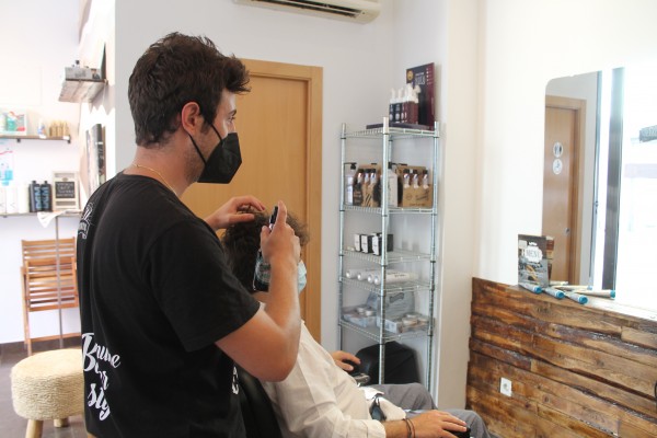 Benicàssim pedirá al Gobierno una rebaja del 10% del IVA para las peluquerías 

 