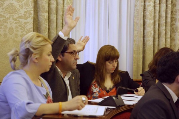 Los tránsfugas permiten aprobar el presupuesto de Alicante al abstenerse