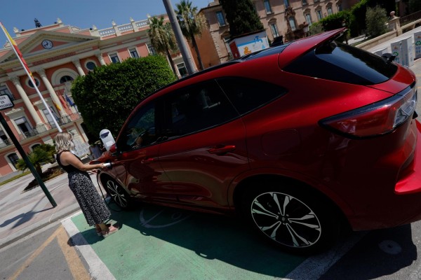 Los sindicatos muestran su satisfacción con el Perte del vehículo eléctrico, pero piden más medidas