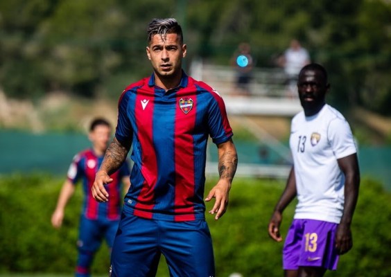 Paco López marca los descartes y el Levante está obligado a acelerar la operación salida para inscribir futbolistas