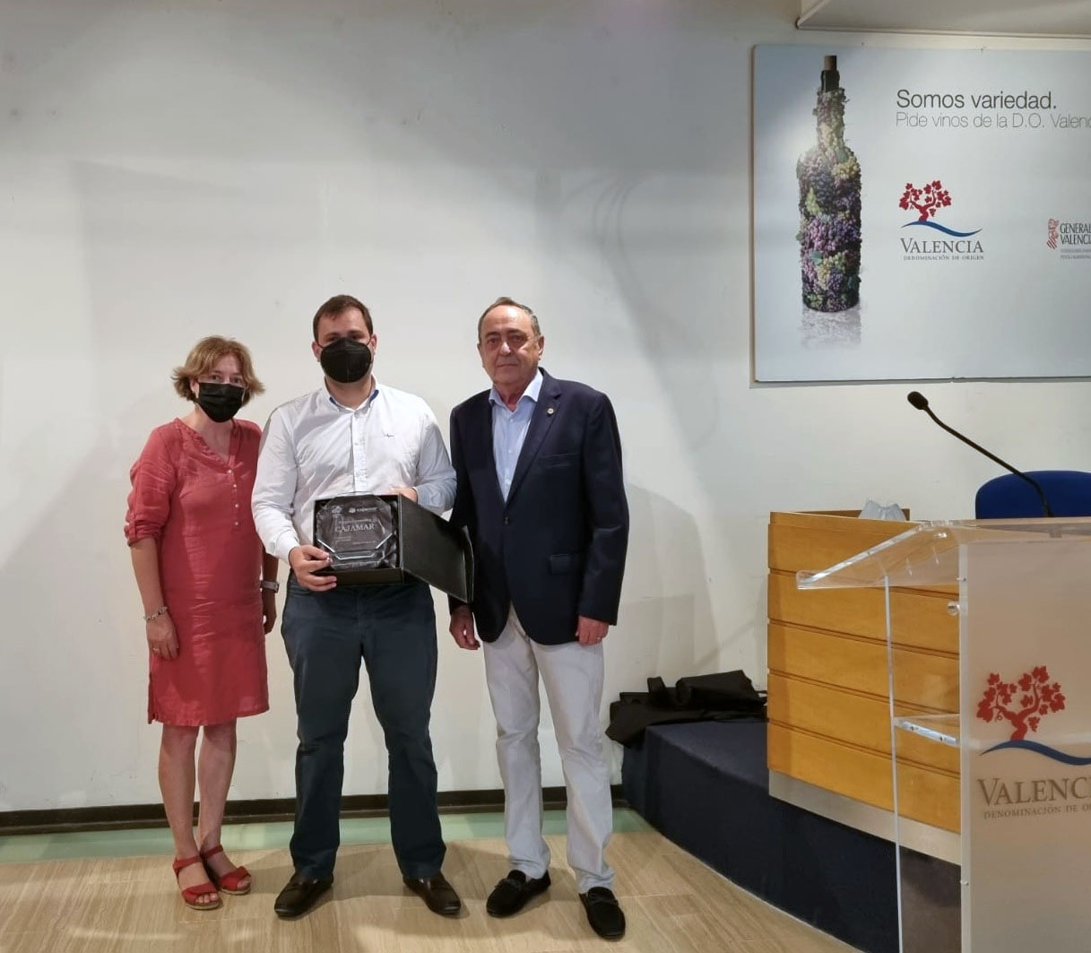 La Asociación Valenciana de Enólogos reconoce el apoyo del Grupo Cajamar al sector vitivinícola
