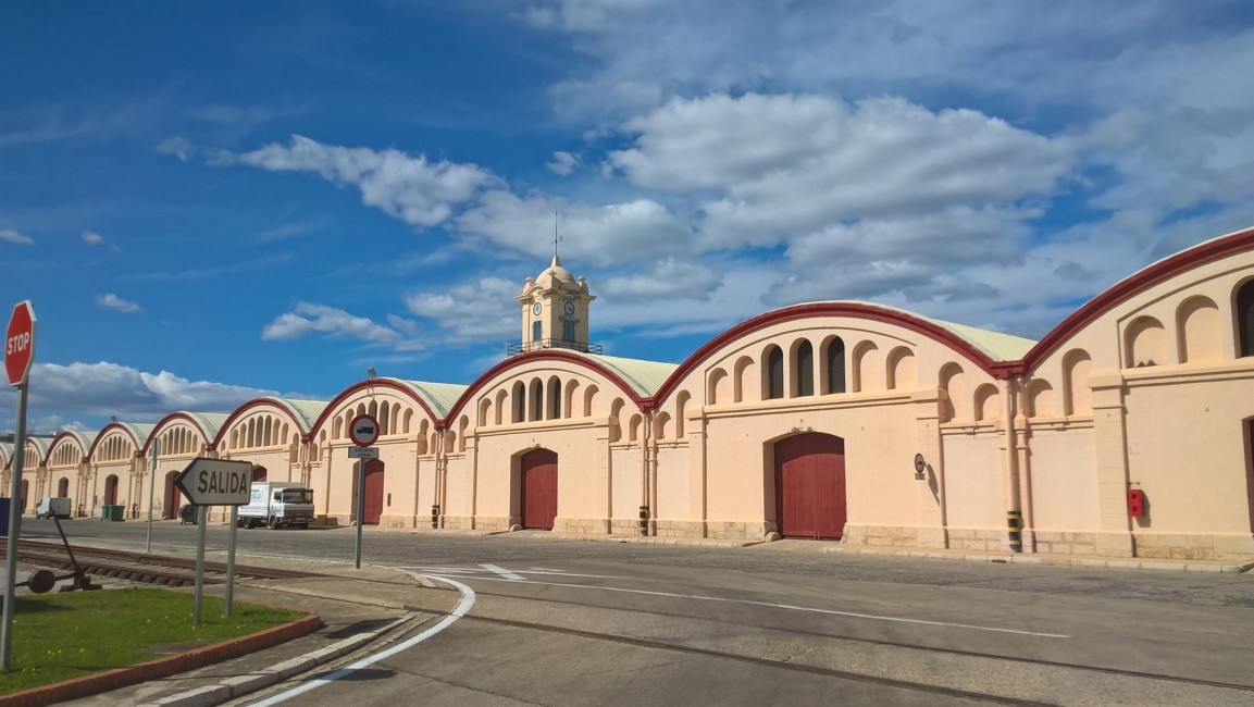 Tinglados de fruteros del Puerto de Gandia (Valencia). Foto: APV - 
